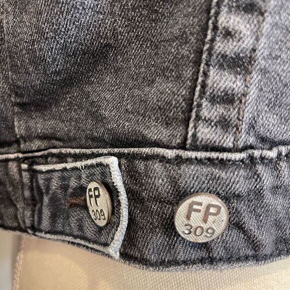 Vintage Free People Heart Studded Charcoal/Black Denim Jacket - Picture 6 of 11